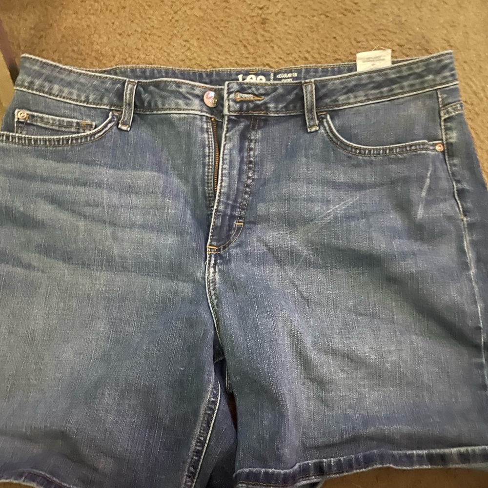 Regular fit short mid rise blue jeans